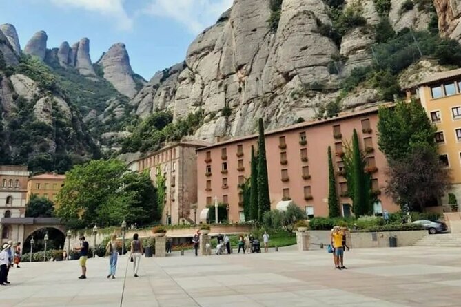 Barcelona To Montserrat Premium Half Day Guided Tour - Important Reminders