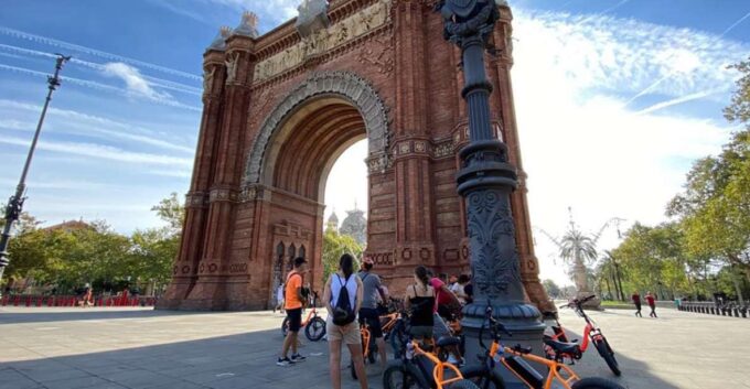 Barcelona: Top-20 City Sights Bike/eBike Guided Private Tour - Tour Duration and Distance