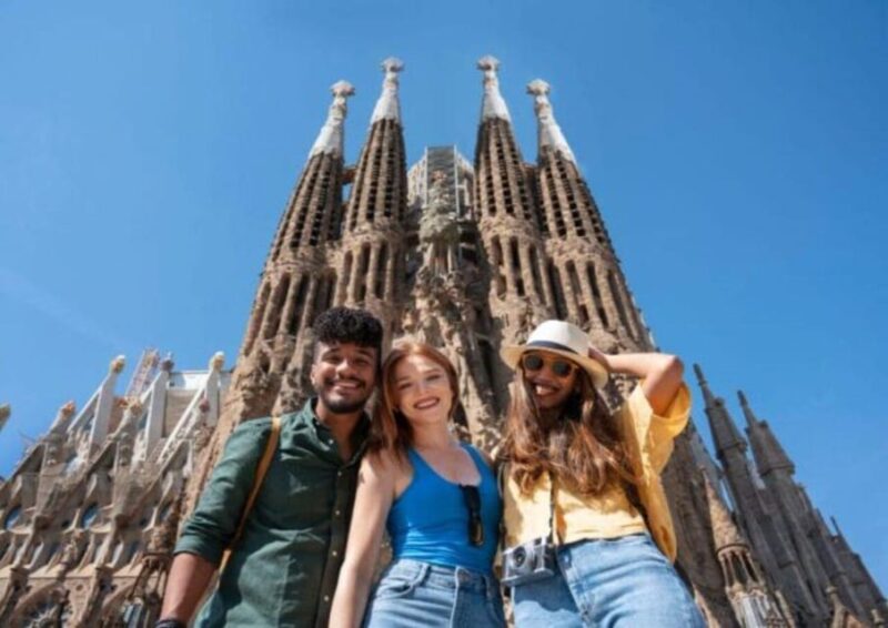 Barcelona Tour: Walking 2 Hours - Key Points