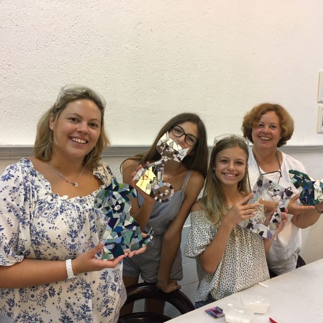 Barcelona: Trencadís Mosaic Class - Learn Gaudí's Technique - Meeting Point and Accessibility