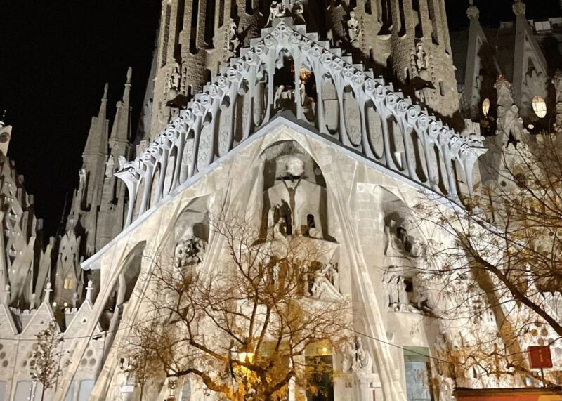 Barcelona: Walking Tour of Modernism and Gaudi's Works - Key Points