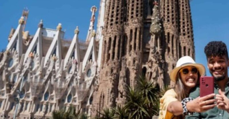 Barcelona: Walking Tour of Modernism and Gaudi's Works - Itinerary and Locations