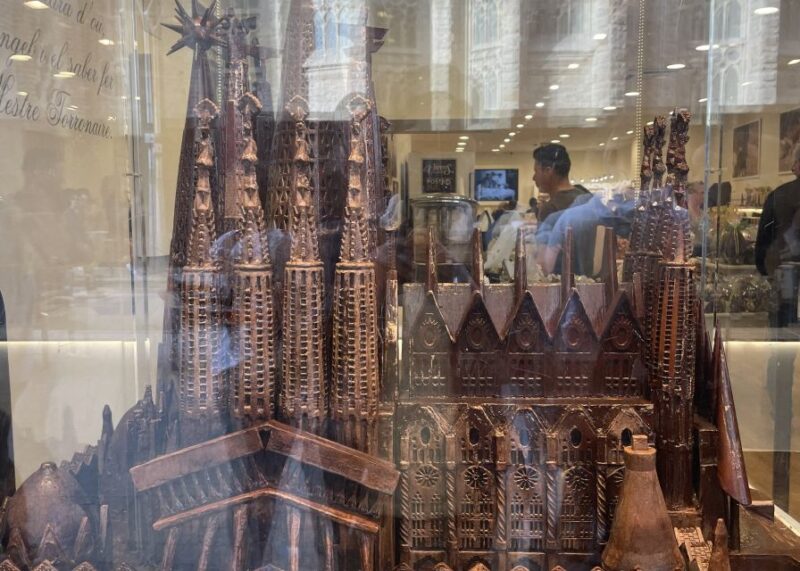 Barcelona: Walking Tour of Modernism and Gaudi's Works - Important Information