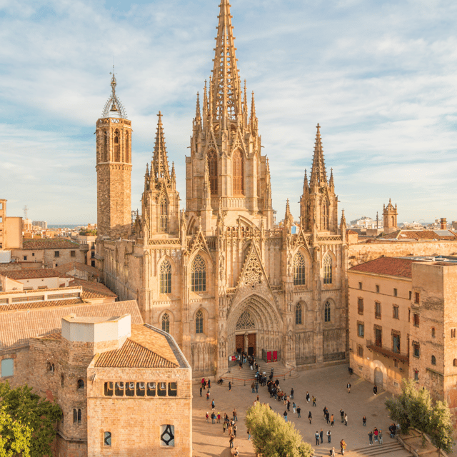 Barcelona: Walking Tour of the Gothic Quarter and Boat Ride - Itinerary Highlights