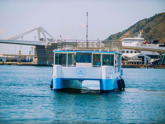 Barcelona: Walking Tour of the Gothic Quarter and Boat Ride - Experience the Gothic Quarter