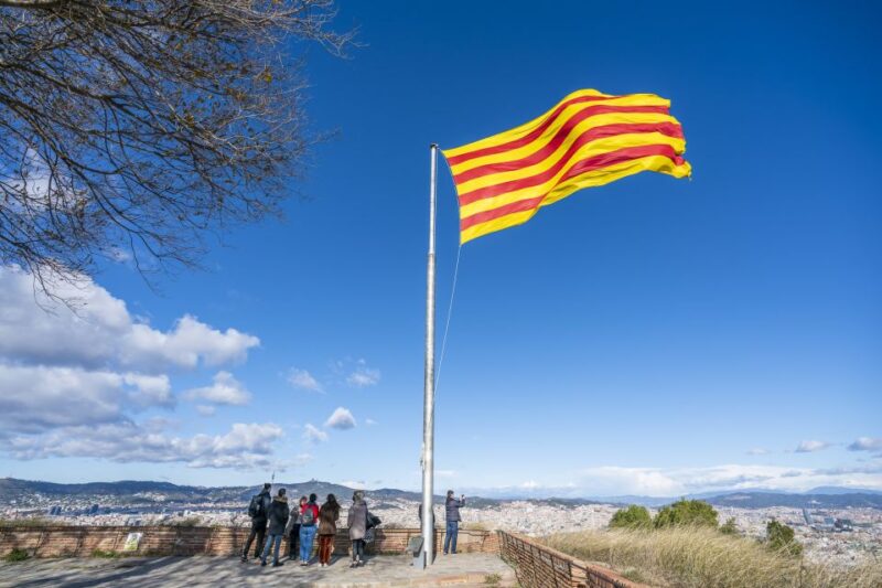 Barcelona: Walking Tour With Montjuic Castle & Cable Car - Itinerary Details