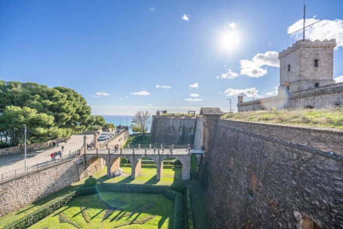 Barcelona: Walking Tour With Montjuic Castle & Cable Car - Exploring Catalan Modernist Architecture