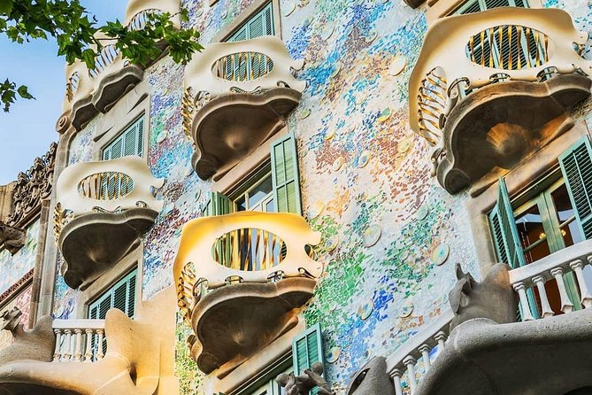 Barcelona With Private Guide : Gaudi & Sagrada Familia Skip the Line Entrance - Discovering Sagrada Familia