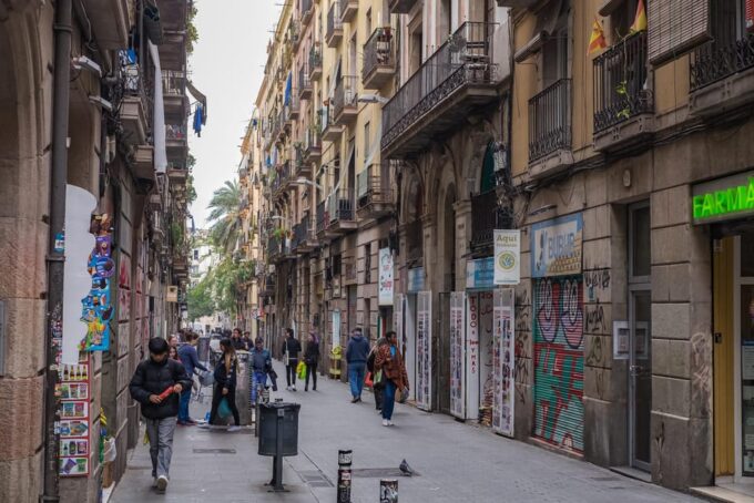 Barcelona'S Contrasts: the History Through Its Neighborhoods - Itinerary and Transportation