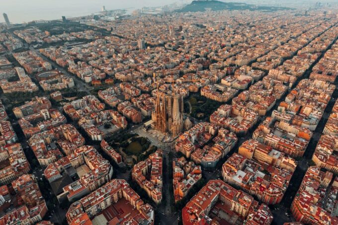 Barcelona'S Contrasts: the History Through Its Neighborhoods - Customer Experience
