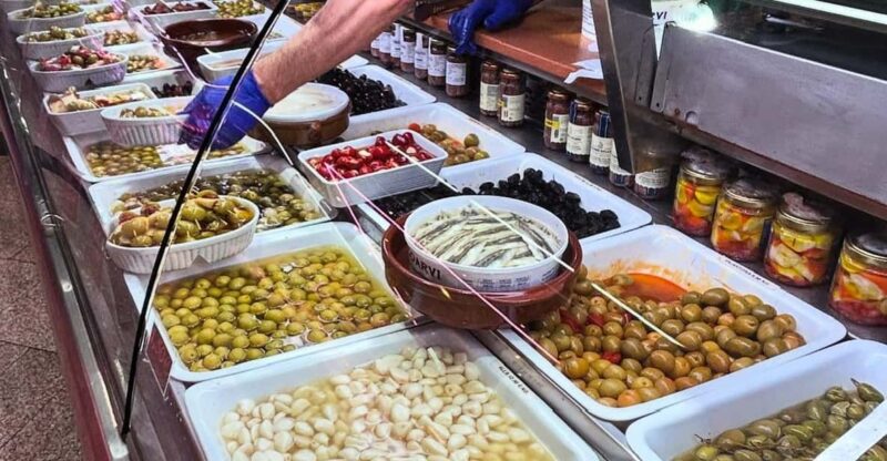 Barcelona´s Lunch or Dinner Tapas Tour: Food and Happiness - Meeting Point and Guide