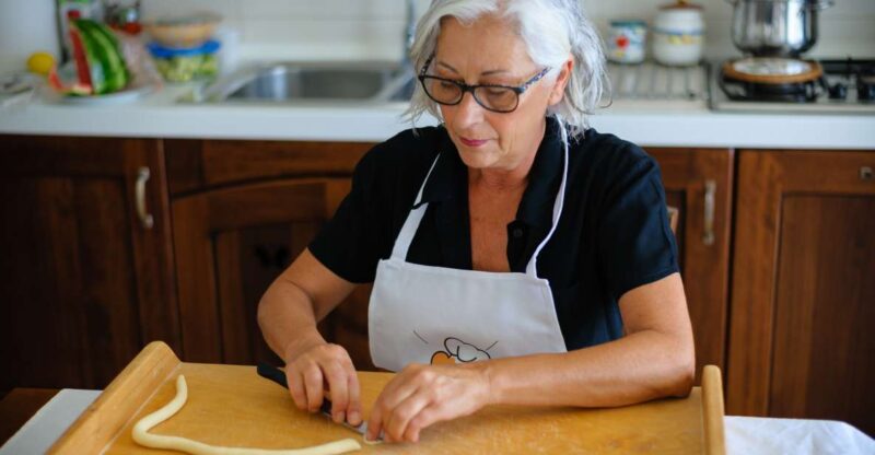 Bari: Pasta & Tiramisu Class at a Locals Home - Inclusions