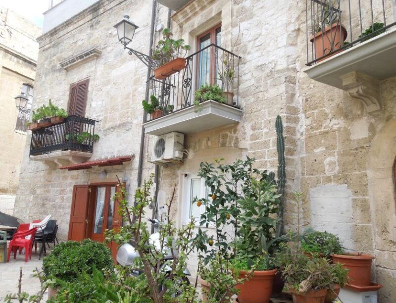Bari: Private Food and Walking Tour - Highlights and Experience