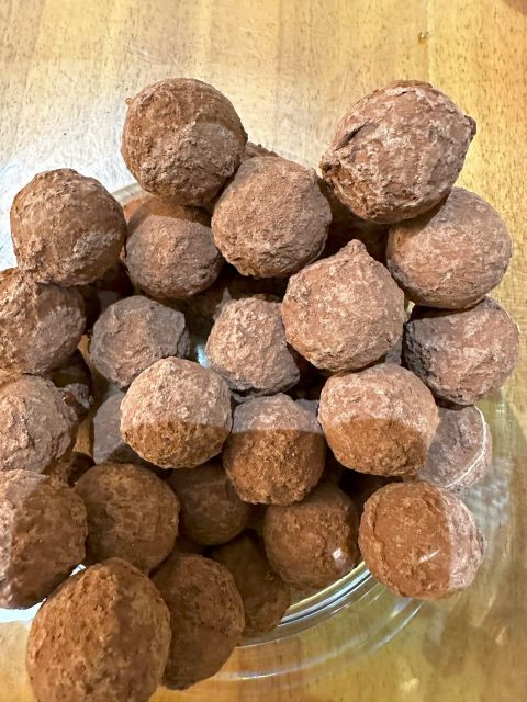 Basel: Cheese, Chocolate and Pastry Food Tour - Chocolate Tasting Delights