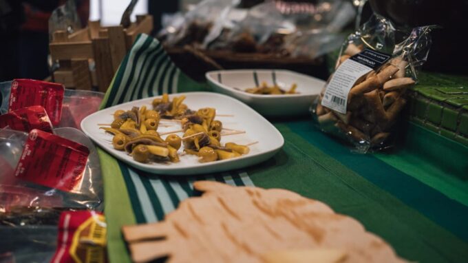 Basic City Tour With a Local Degustation - Activities