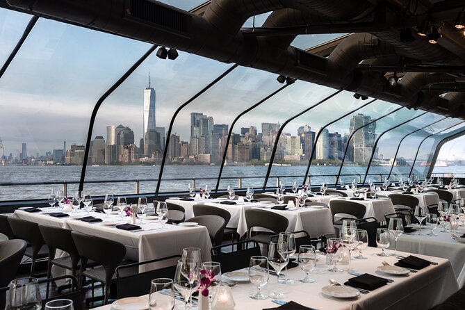 Bateaux New York Christmas Day Plated Brunch Cruise - Accessibility and Amenities