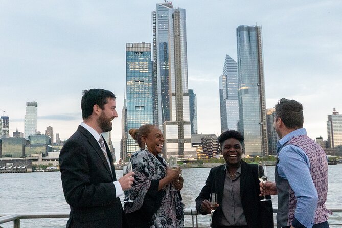 Bateaux New York Christmas Day Plated Brunch Cruise - Dress Code and Atmosphere