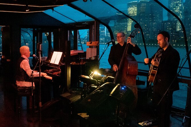 Bateaux New York Christmas Day Plated Dinner Cruise - Dress Code and Age Policy