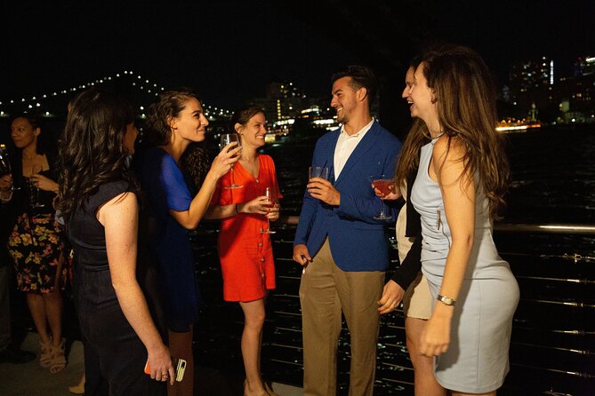 Bateaux New York Thanksgiving Plated Dinner Cruise - Beverage and Dining Options