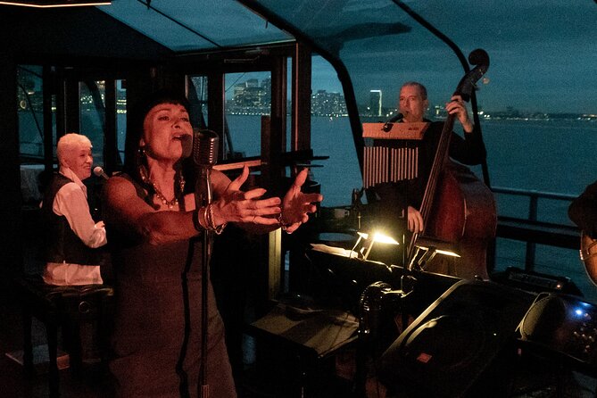 Bateaux New York Thanksgiving Plated Dinner Cruise - Accessibility and Dress Code