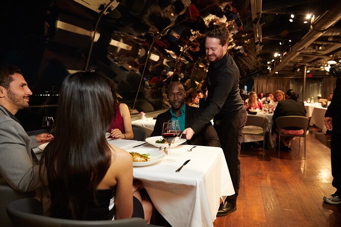 Bateaux New York Thanksgiving Plated Dinner Cruise - Customer Feedback and Capacity