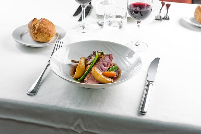 Bateaux Parisiens Seine River Gourmet Lunch & Sightseeing Cruise - Accessibility and Capacity