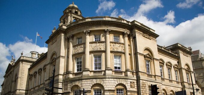 Bath : 2 Hour Historic Walking Tour With An App - Explore Baths Iconic Buildings