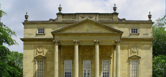 Bath : 2 Hour Historic Walking Tour With An App - Discover Baths Rich History