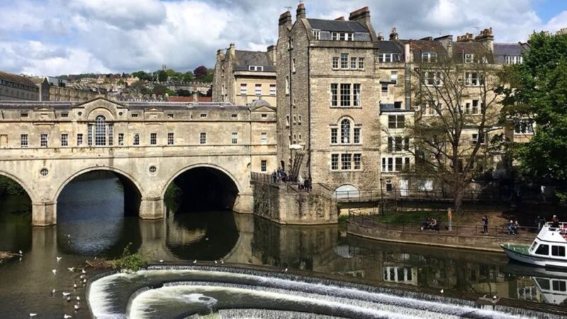 Bath: Guided City Walking Tour With Entry to the Roman Baths - Highlights of the Roman Baths