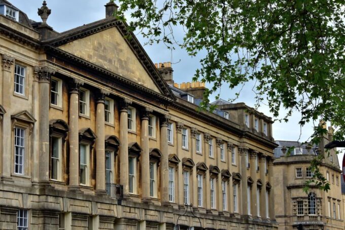 Bath: Private Walking Tour - Student Guide Expertise