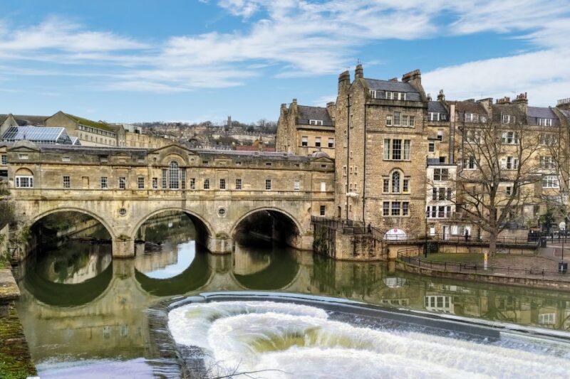 Bath: Self-Guided City Sightseeing Treasure Hunt - Solve Clues and Navigate the Maps