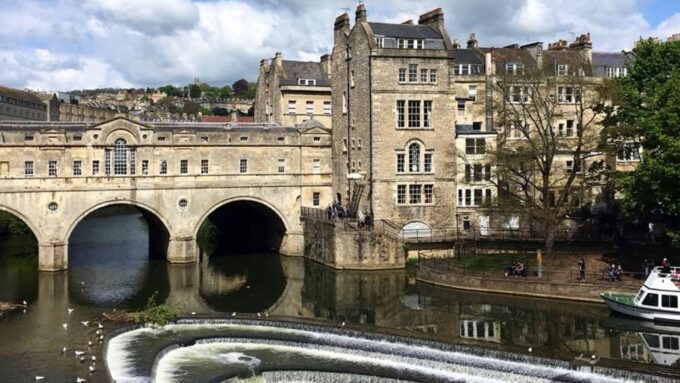 Bath: Walking Tour of Bath and Guided Tour of Bath Abbey - Historic People and Events