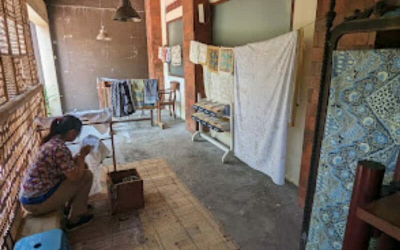 Batik Through the Eyes of a Local Balinese Family - A Closer Look at the Experience