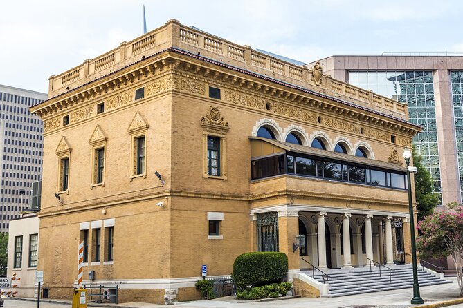 Baton Rouge Historic Downtown Self-Guided Audio Walking Tour - Exploring the Old Governors Mansion