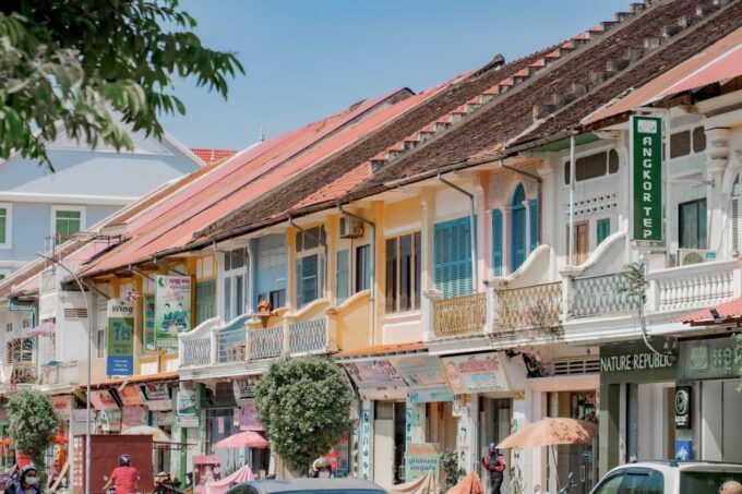 Battambang Private Full-Day Tour Pick up From Siem Reap - Colonial Architecture and Iconic Statue