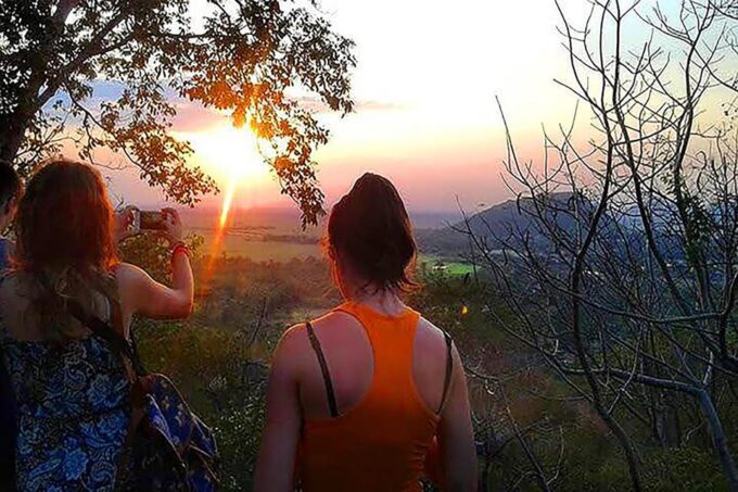 Battambang Sightseeing Tour and Homestay in the Countryside - Experiencing Local Handicrafts