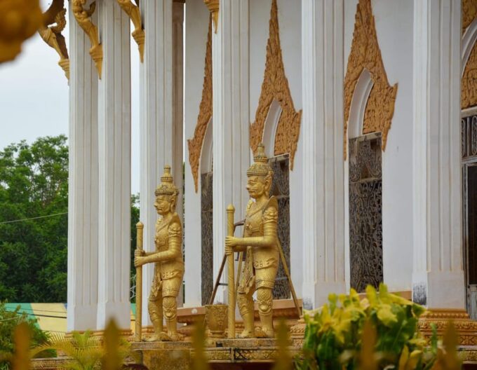 Battambang: Unforgettable Tour by Private Tuk-Tuk - Explore Limestone Caves