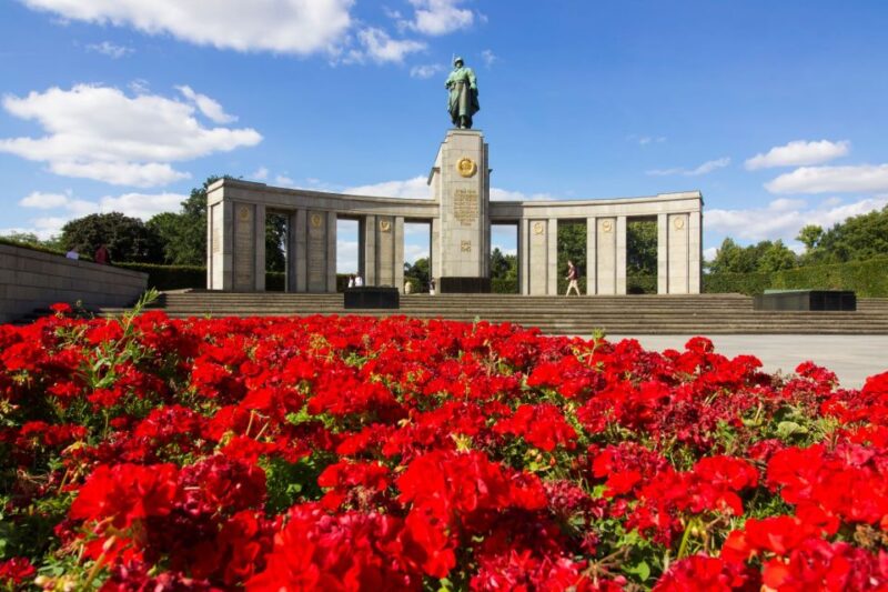 Battle of Berlin: Full Day Private Historic Black Van Tour - Key Battle Sites