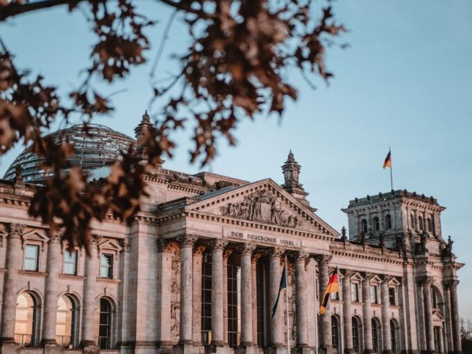 Battle of Berlin: Full Day Private Historic Black Van Tour - Customer Feedback