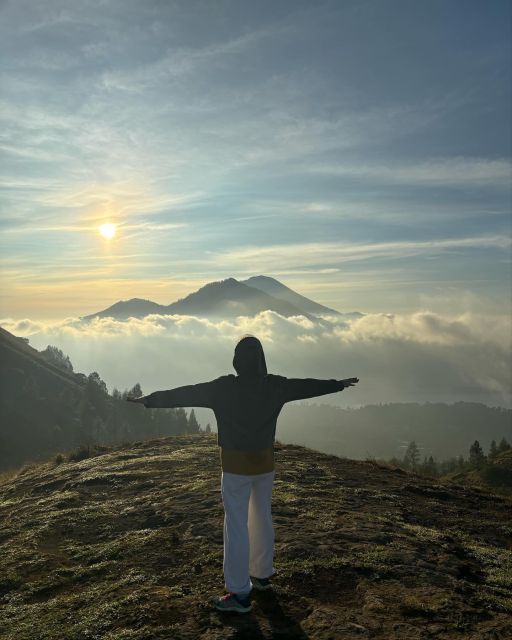Batur: Sunrise Trekking, Hot Spring, Coffee Tasting + Lunch - Stunning Sunrise Views