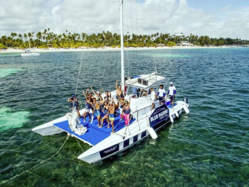 Bávaro: Punta Cana Catamaran Tour With Open Bar and Snacks - Boat and Equipment
