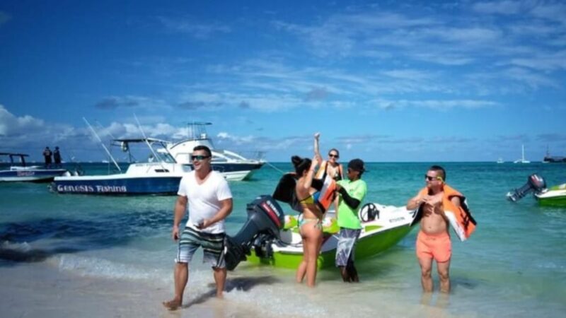 Bávaro: Speedboats and Snorkeling Adventure - Snorkeling and Sailing