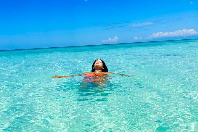 Bay of Eagles VIP : Full Day to Paradise From Santo Domingo - FAQ