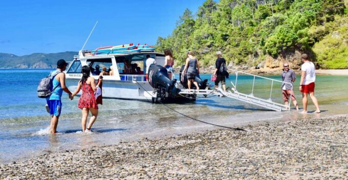 Bay of Islands: 4.5 Hour Day Cruise and Island Getaway Tour - Scenic Cruise