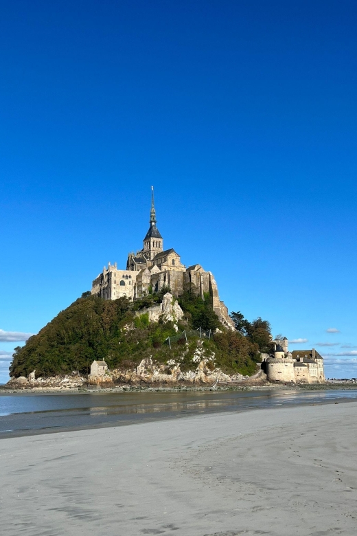 Bay of Mont Saint-Michel : Discovery And Quicksands - Navigating the Quicksands