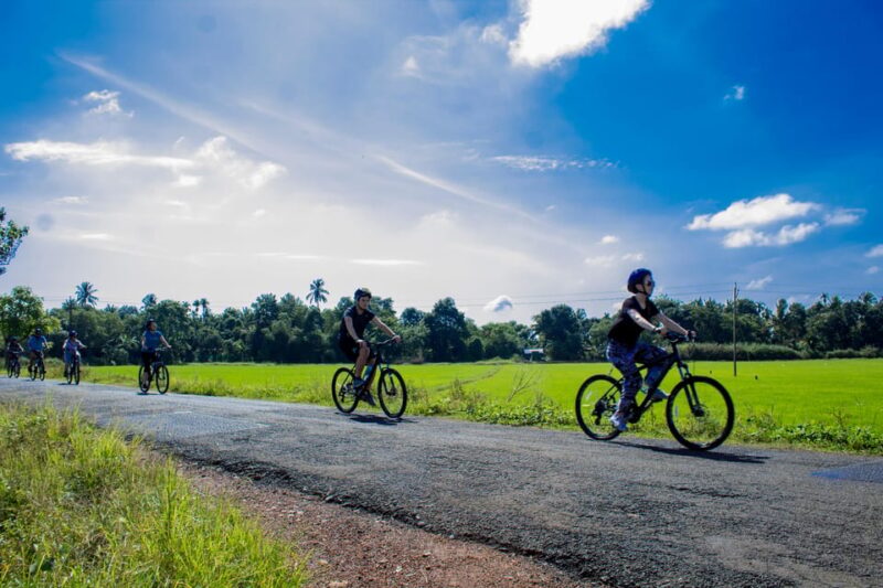 Beach and Backwaters of Kerala Ride - Alleppey and Marari Backwaters