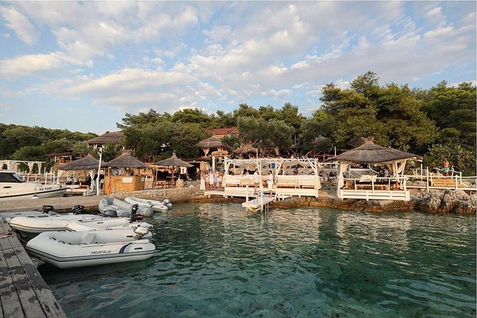 Beach Bars Laganini and Hulla Hulla Half-Day Private Boat Tour - Exploring Laganini Beach Bar