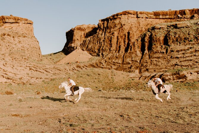 Beach Gallop - Horse Riding Safari for Experienced Riders - Panoramic Photo Opportunity