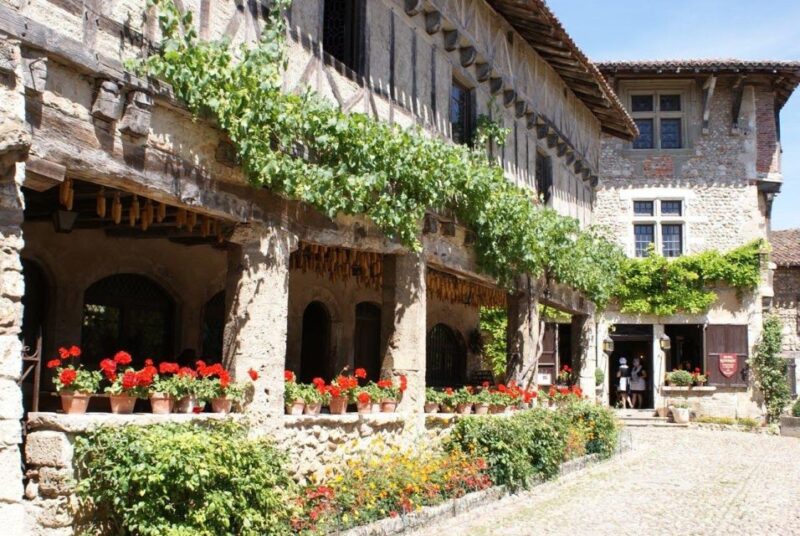 Beaujolais - Pérouges: Full Day Shared Trip - Beaujolais Wine Tasting Experience