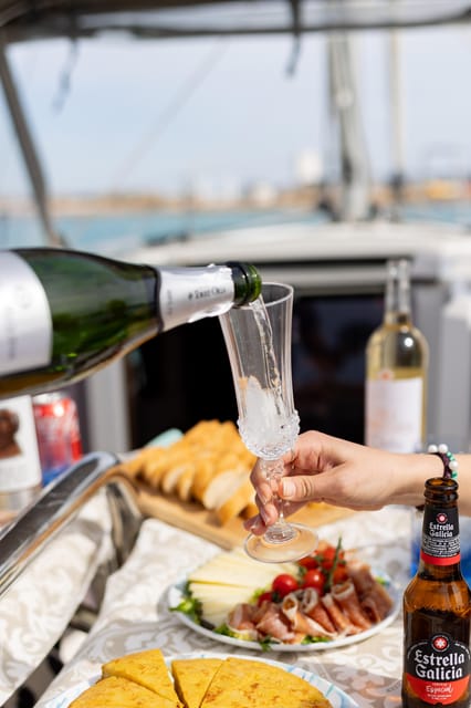 Beautiful Saling Trip Arounf Palma Bay and Sorroundings - Private Group Experience